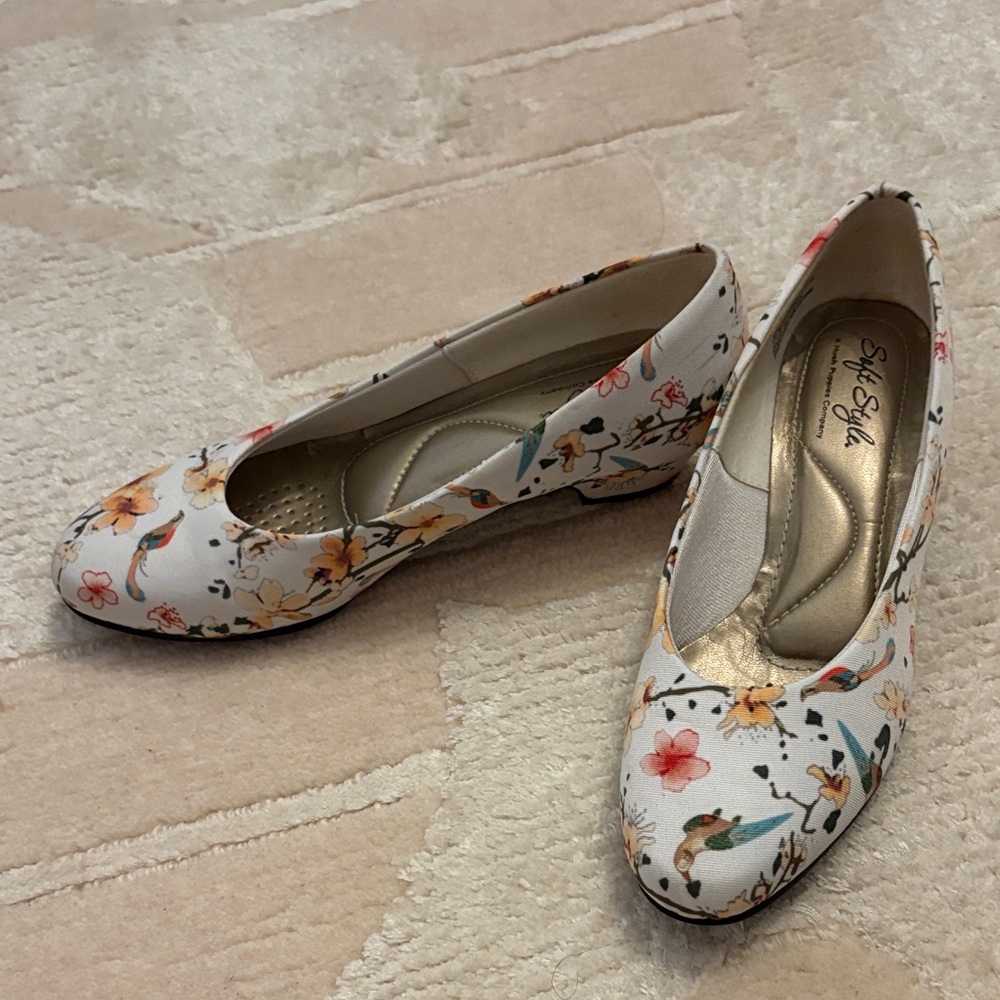 Soft Style women’s size 5.5 one inch heel- floral fabric print- worn once